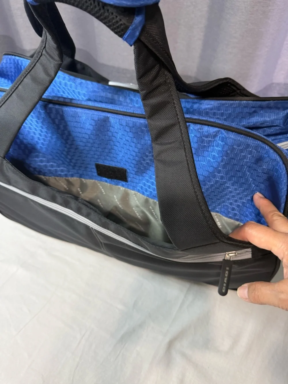 NWT CIAO Brand Duffel Rolling Blue carry on bag retractable telescopic handle.
